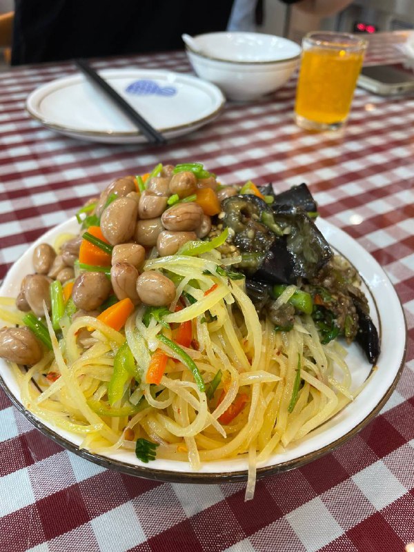 #Life #Food⭐️ 郭包又东北菜 ⭐️📍 杭州 · 北部软件园中天园外围又是一家新开的东北菜，最近一直能在各个社交平台上刷到