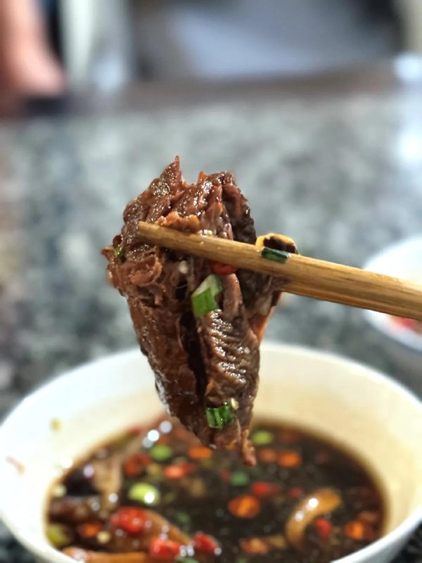 #Life #Food🍜 杭嘉湖地区的红烧羊肉面🚗 最近经常往返于德清和杭州之间，自然吃不到不少德清美食