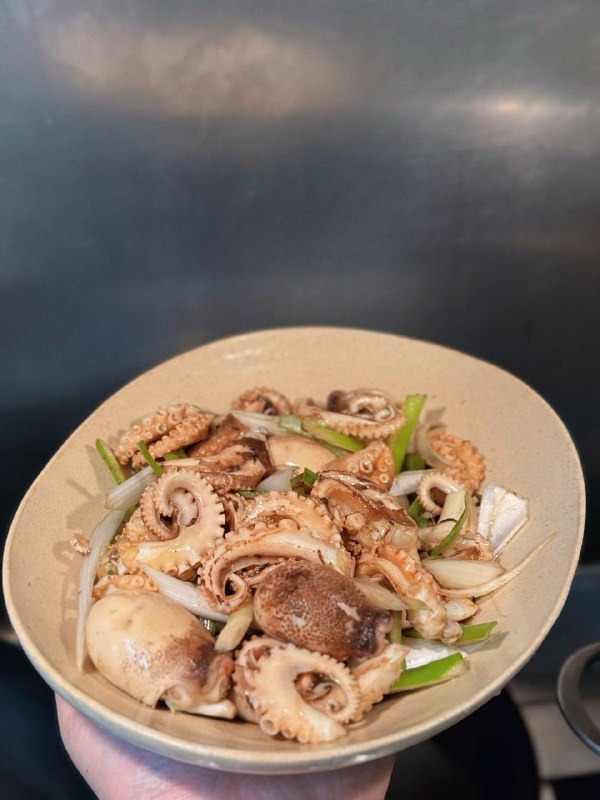 #Life #Food🦀 在家吃顿海鲜📦 上周老妈打电话过来说，五一青岛就要封海了，趁封海之前买点海鲜给我寄过来