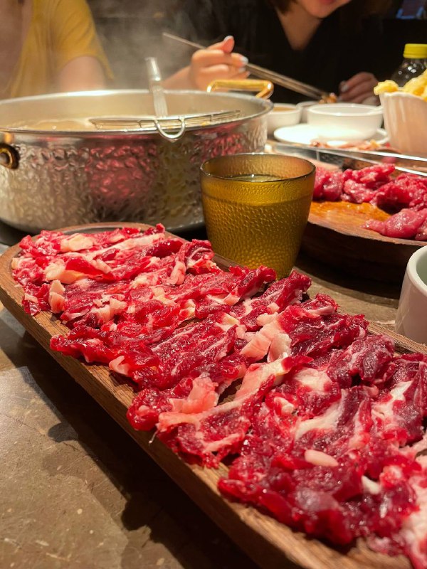 #Life #Food大家假期愉快！继续周日觅食！⭐️ 余阿福凉都黄牛肉火锅 ⭐️📍 杭州 · 文一路272号宋江村综合楼2楼202室（靠近大象城）💰 人均：¥98提到凉都牛肉火锅，我能想到三家，老余杭的凉都、树林，以及余阿福