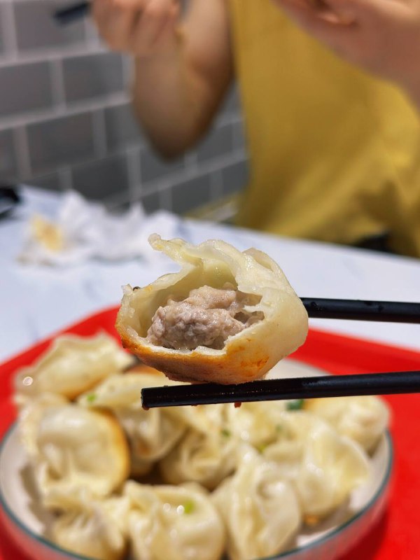 #Life #Food🥢 大壮小吃📍 杭州· 拱墅 · 和睦路 47 号杨家门菜市场一楼入口处💰 人均：¥20杨家门菜市场门口的大壮小吃，主打烫面小笼