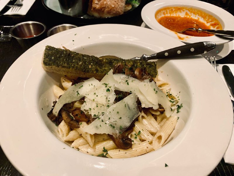 #Food #Life🦉 上周广州出差，这周又登岛团建，下岛之后我只想吃蓝蛙犒劳自己