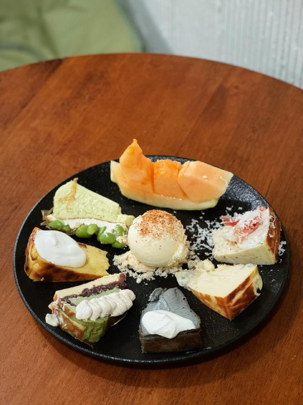 #Life #Food🧀 AUFAUF(上尚庭店) 🧀📍 杭州·拱墅区· 塘萍路171号（近期商家要搬家，但也会在附近）💴 人均：¥54今天推荐的 AUFAUF 有供应葡萄酒和各类康普茶，同时它也是一家供应咖啡的甜品店