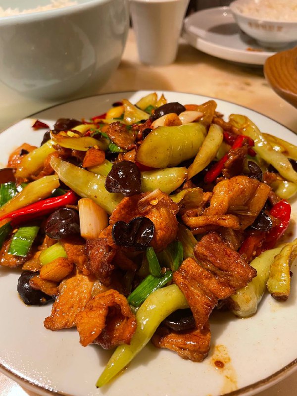 #Life #Food⭐️ 喜园妈妈菜（华夏之心店） ⭐️📍 杭州 · 景兴路与联创街交叉口华夏之心商场3楼301-304💰 人均：¥88喜园妈妈菜是一家衢州菜馆，在杭州有四家分店，价格适中味道不错