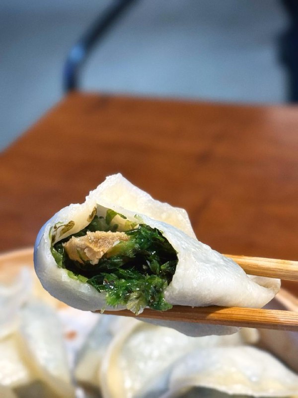 #Life #Food🥢 潮庭·大连海鲜·炭火烧烤·扇贝王(杭州店) 🥢📍 杭州·拱墅区· 河东路85号💴 人均：¥95在朝晖河东路打卡多年，竟然没留意布丁酒店这个院内还内有乾坤