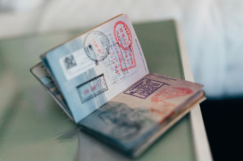 #Life✈️  异地换发护照申请流程记录👮 我的第一本护照早就在 2020 年到期了，那时候正处在疫情时期，在过期后的一段时间里我曾经申请过换发护照，但是工作人员以换发理由不充分为由让我取消了当时的预约