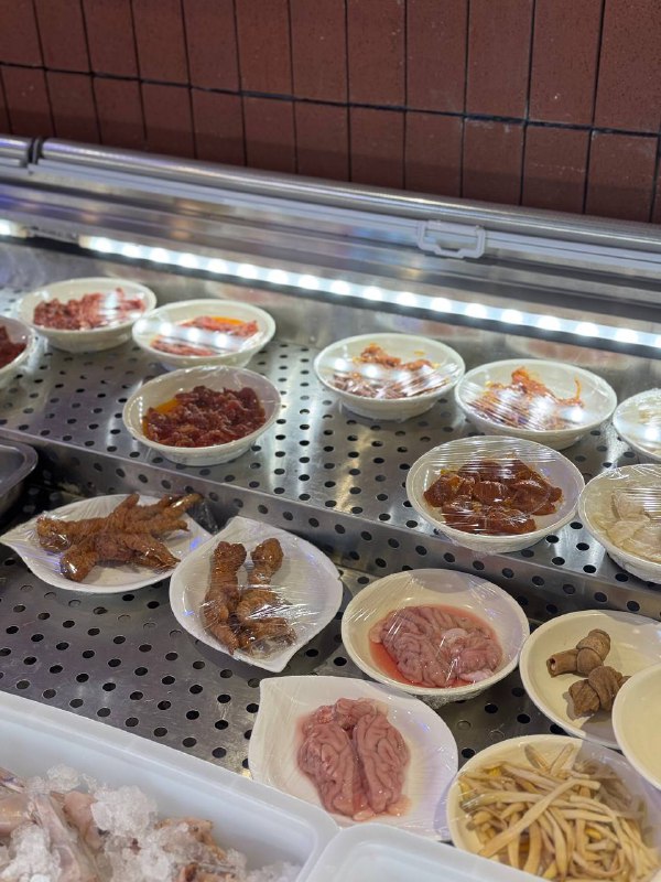 #Life #Food今天介绍一家黄牛肉火锅自助，在杭州的一众牛肉自助火锅大军中，我可以很负责的说无论是单说性价比还是肉的质量，都是天花板级别
