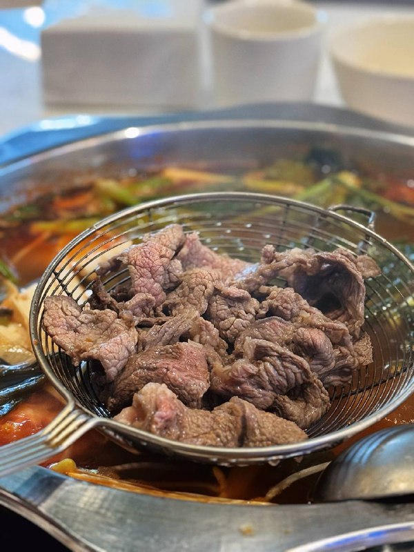 #Life #Food今天介绍一家黄牛肉火锅自助，在杭州的一众牛肉自助火锅大军中，我可以很负责的说无论是单说性价比还是肉的质量，都是天花板级别