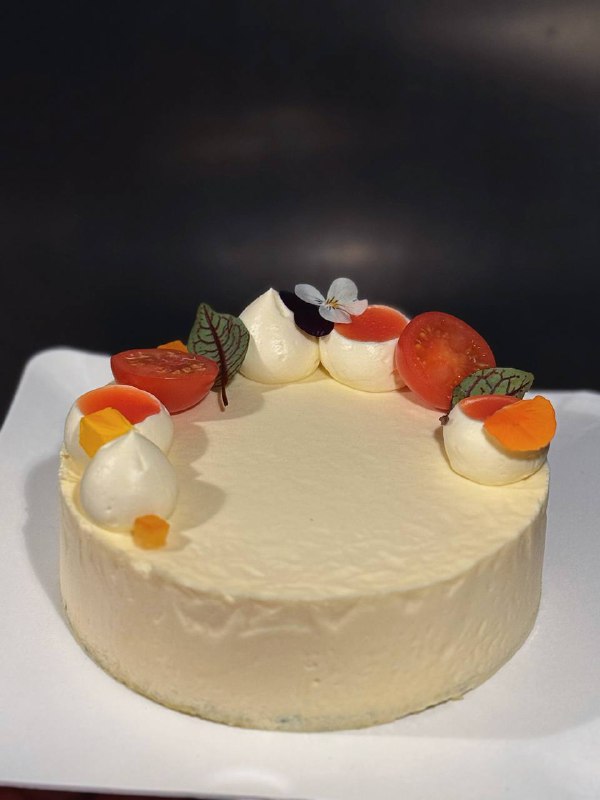 #Life #Food🍃 清明假期过得还好吗？有吃什么好吃的么？或者你那里清明时节有什么传统食物和风俗吗？🍰 我不管，我先吃块蛋糕#Life #Food🍃 清明假期过得还好吗？有吃什么好吃的么？或者你那里清明时节有什么传统食物和风俗吗？🍰 我不管，我先吃块蛋糕