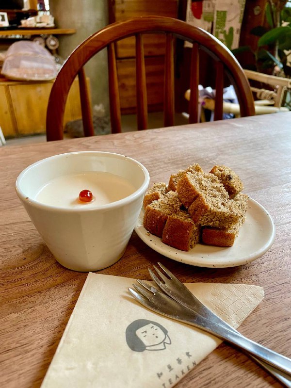 #Life #Food⭐️ 知亘茶食 ⭐️📍 贵阳 · 文昌北路2号（乔治公社旁边的公园的左后方）💰 人均：¥60店面不是特别好找，在乔治公社旁边的公园的左后方，只有一小块招牌探出头来