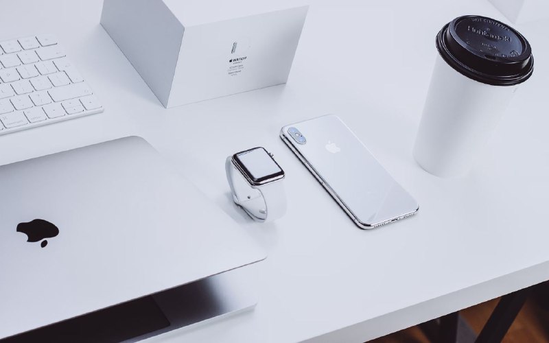 #Web #Apple🍎 一个可以查询 Apple 设备参数的网站一个由 KyleBing 维护的项目，该项目部署在线上由多个页面构成：📱 iPhone 参数大全：提供历代 iPhone 的具体参数信息，并支持多选型号后进行具体参数比较；📱 iPad 参数大全：提供历代 iPad 的具体参数信息，并支持多选型号后进行具体参数比较；🎧 AirPods 参数大全：列出历代 AirPods 硬件产品参数以便查询；🧠 苹果处理器参数大全：将苹果 A系列/ S系列/ M系列的芯片相应参数进行了罗列