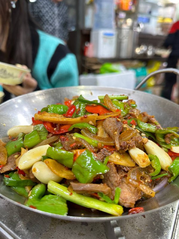 #Life #Food⭐️ 岳阳楼 ⭐️📍 杭州·滨兴小区商铺105号💰 人均：¥58🌶️ 岳阳楼虽然名字起得宏大，但却是个小馆子