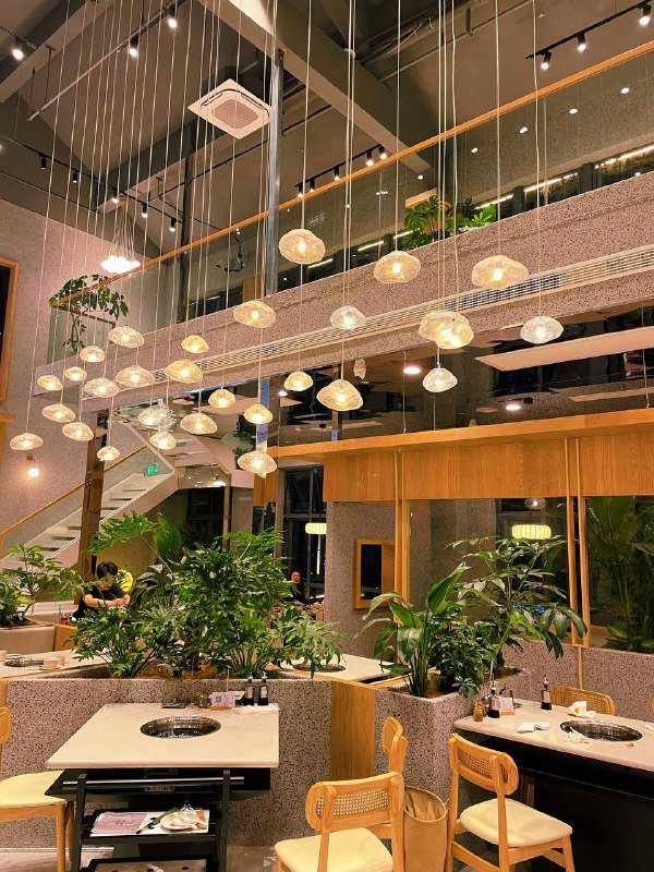 #Life #Food⭐️ 寻XUN·森系火锅(武林路店) ⭐️📍 杭州 · 教场路与开化路交叉口东40米（望湖宾馆旁边）💰 人均：¥150其实本来想去吃最近很火的珮姐火锅，但是手机上一看晚上 800 多桌排队还是劝退了，索性也在景区附近找一家口碑还不错的重庆辣锅吃吧