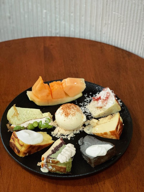 #Life #Food🧀 AUFAUF(上尚庭店) 🧀📍 杭州·拱墅区· 塘萍路171号（近期商家要搬家，但也会在附近）💴 人均：¥54今天推荐的 AUFAUF 有供应葡萄酒和各类康普茶，同时它也是一家供应咖啡的甜品店