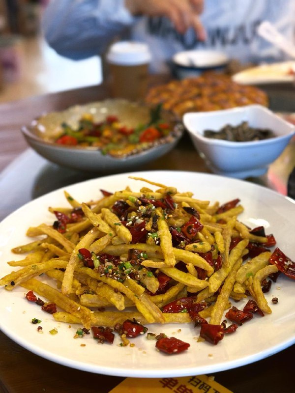 #Life #Food🥢 吊锅王农家菜馆 🥢 📍 杭州·西湖区· 文一西路与文一西路出口交叉口南20米文一西路69-3号💴 人均：¥65天凉了，想吃点热乎汤食，所以来吃吊锅了