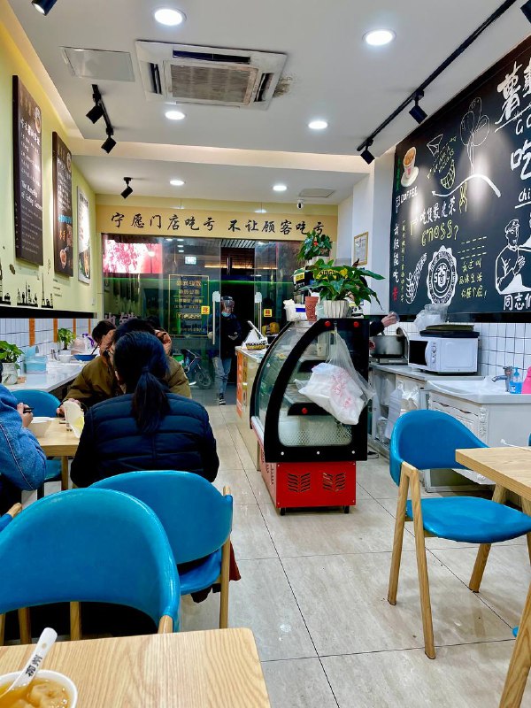 #Food #Life🦉 最近这两年螺蛳粉真的很火爆，从 李子柒的视频 开始，一直到现在各种柳州厂商带有地理绿标认证的预包装螺蛳粉，可谓是琳琅满目