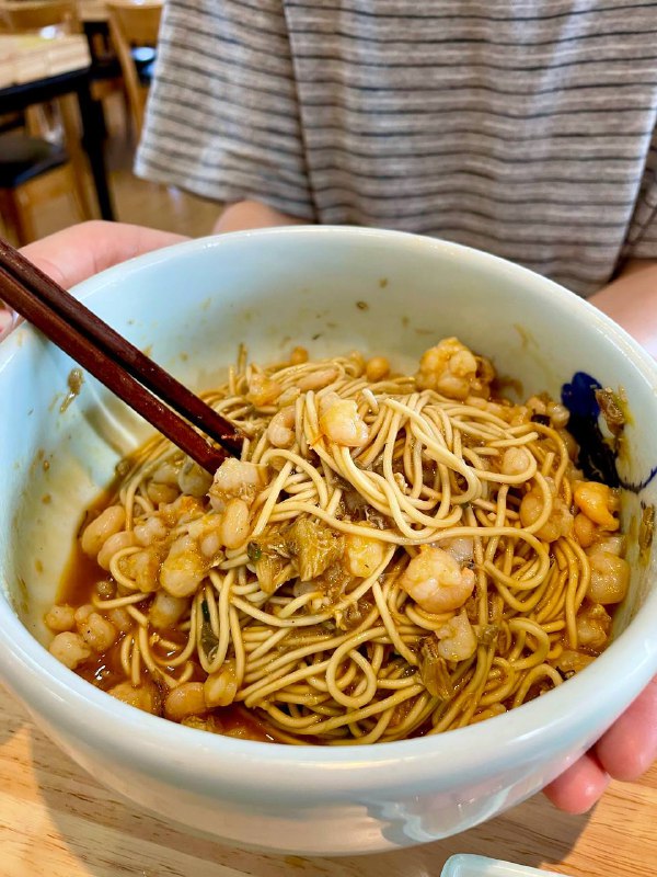 #Life #Food🍜 周末苏州行 · 小吃推荐⭐️ 正宗插花牛肉汤馆（学士街店） ⭐️📍 苏州 · 学士街 360 号听朋友讲苏州的插花牛肉汤很有特色，周五晚上自驾到达酒店之后就出来寻着吃了