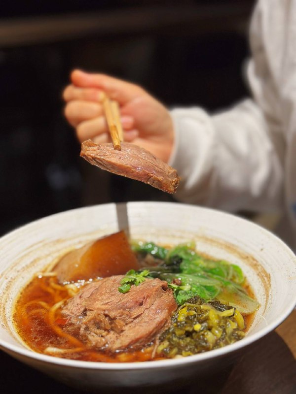 #Life #Food虽然今天不是周日，但是鉴于昨天吃了还不错的店，恰好大家距离下班还有些时间（ ？），就更新一期觅食