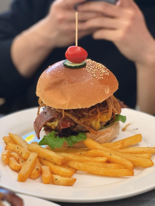 #Life #Food🥩 Slim's  Steak House斯利姆牛排餐厅 🥩📍 杭州·滨江区·滨江龙湖天街铂金岛 2 幢 2 楼 218 号💴 人均：¥120☝️ 今天介绍一家老店，说它是老店它也是新店