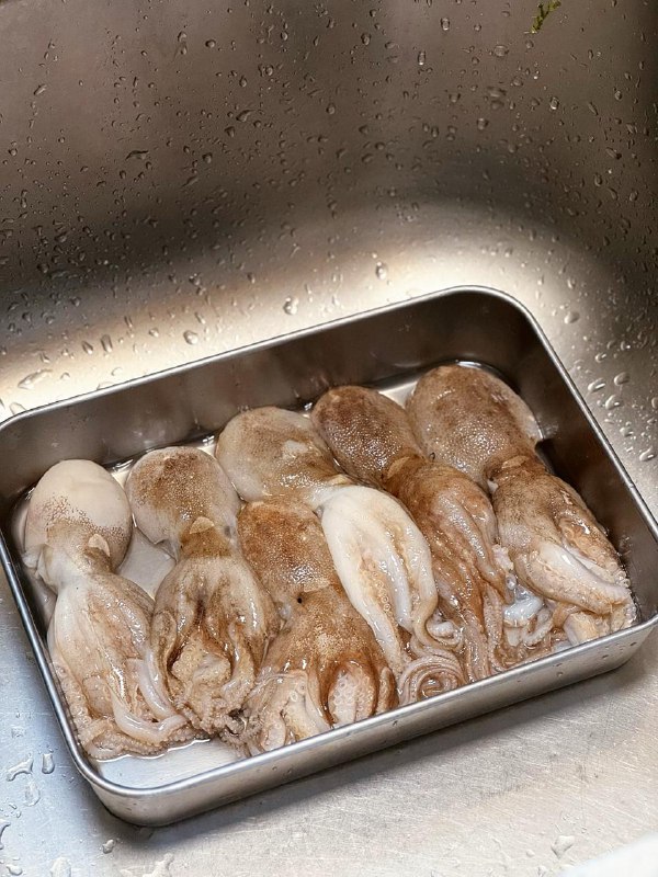 #Life #Food🦀 在家吃顿海鲜📦 上周老妈打电话过来说，五一青岛就要封海了，趁封海之前买点海鲜给我寄过来