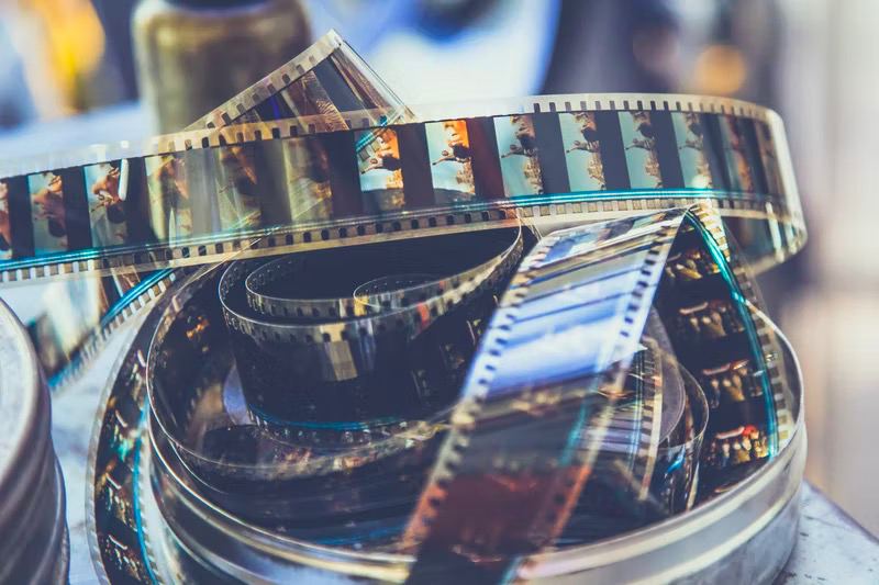 #Web🎞️ 强大的在线字幕编辑器 —— 爱幕🎬 爱幕是一个在线字幕编辑器，它标榜了用户即使不登录也能免费在线压制字幕和导出视频