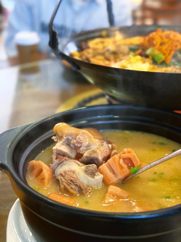 #Life #Food🥢 吊锅王农家菜馆 🥢 📍 杭州·西湖区· 文一西路与文一西路出口交叉口南20米文一西路69-3号💴 人均：¥65天凉了，想吃点热乎汤食，所以来吃吊锅了