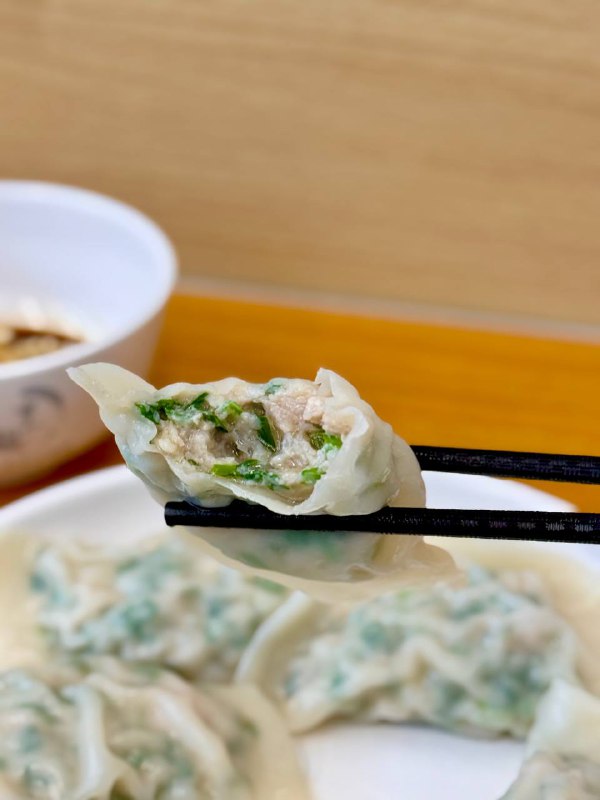 #Life #Food🎉 各位朋友好，节后复更来咯，准备从最拿手的觅食系列开始（其实因为没更这段时间也挖掘了不少在杭州算是能拿得出手的馆子）🥟 烹小齐手工水饺餐厅📍 杭州· 拱墅 · 善贤地铁站美食街C09铺（邻近B2地铁口）💰 人均：¥20-30熟悉我的朋友可能都知道，我是山东人，喜欢吃饺子，更喜欢在杭州找寻好吃的饺子（然而真的少之又少）