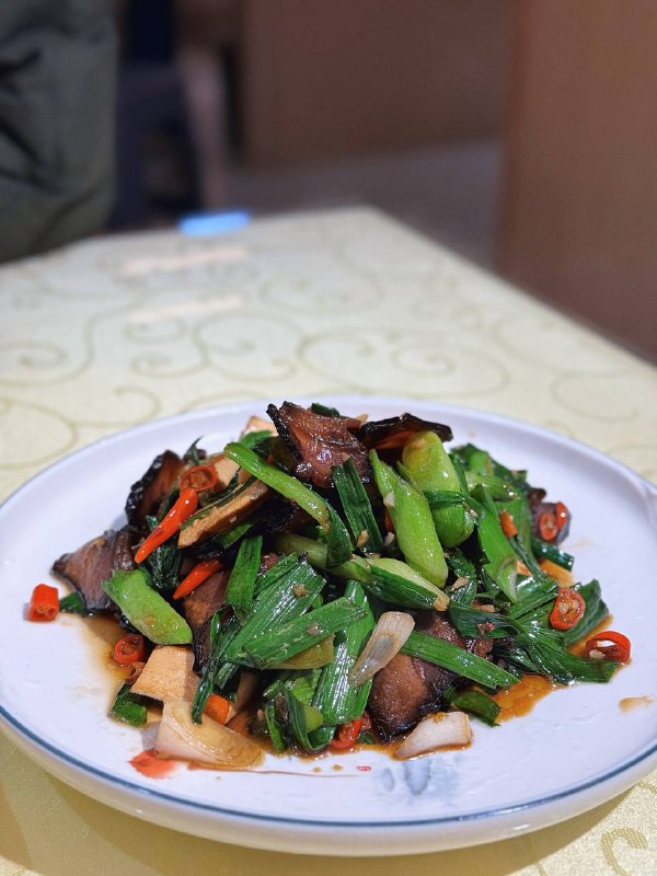 #Life #Food关注我大众点评、即刻或者本频道觅食系列的老朋友应该知道，我之前非常喜欢杭州拱墅信义坊的一家叫做「勇贤小吃」的小炒馆子