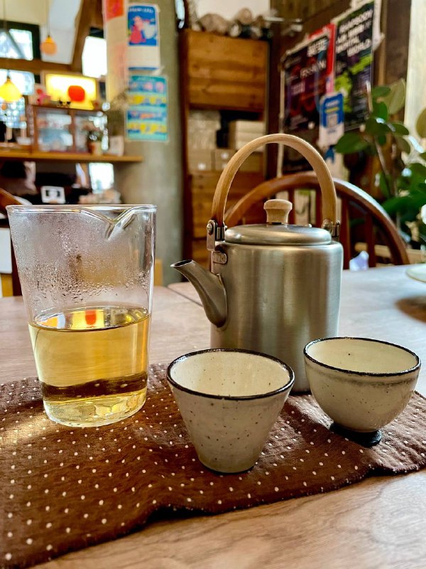 #Life #Food⭐️ 知亘茶食 ⭐️📍 贵阳 · 文昌北路2号（乔治公社旁边的公园的左后方）💰 人均：¥60店面不是特别好找，在乔治公社旁边的公园的左后方，只有一小块招牌探出头来