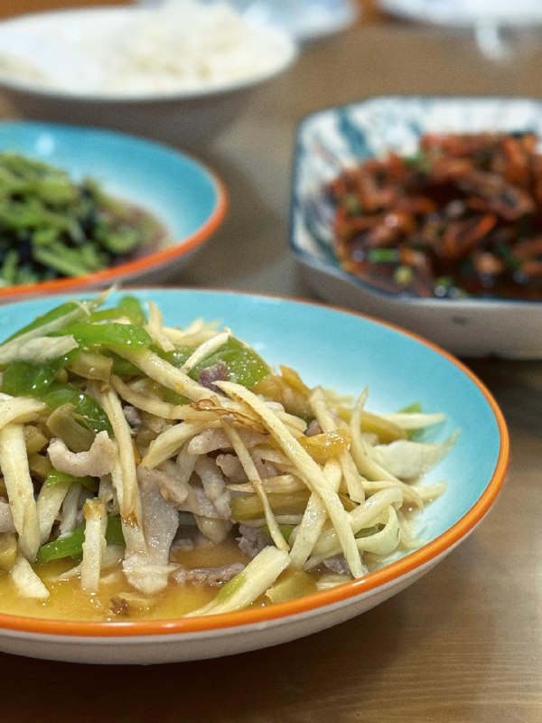 #Life #Food🥢 小满意饭店 🥢 📍 湖州·德清县· 新市镇古镇景区口💴 人均：¥50本地菜馆，座落在古镇的口子处，晚上开车过来，逛逛，顺便填饱肚子