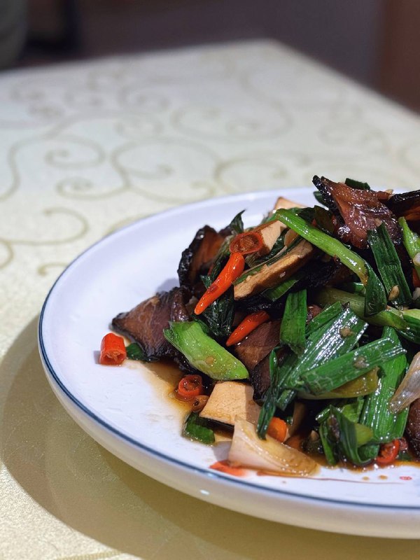 #Life #Food关注我大众点评、即刻或者本频道觅食系列的老朋友应该知道，我之前非常喜欢杭州拱墅信义坊的一家叫做「勇贤小吃」的小炒馆子