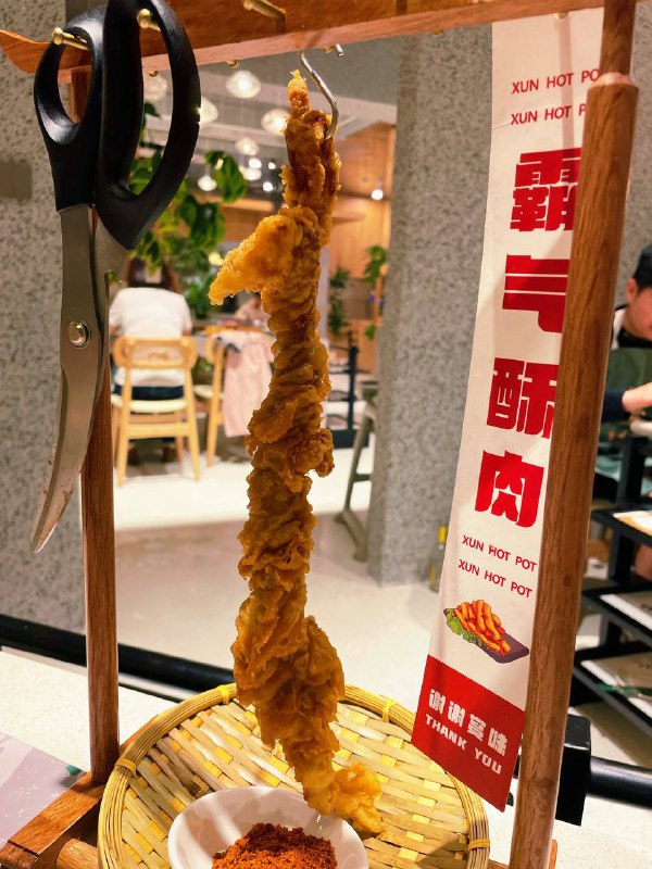 #Life #Food⭐️ 寻XUN·森系火锅(武林路店) ⭐️📍 杭州 · 教场路与开化路交叉口东40米（望湖宾馆旁边）💰 人均：¥150其实本来想去吃最近很火的珮姐火锅，但是手机上一看晚上 800 多桌排队还是劝退了，索性也在景区附近找一家口碑还不错的重庆辣锅吃吧