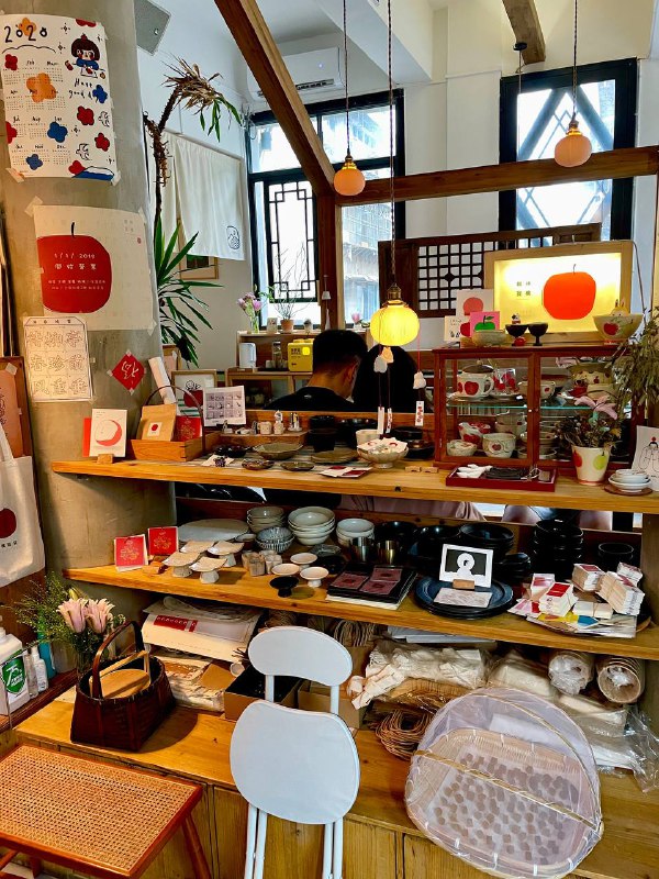 #Life #Food⭐️ 知亘茶食 ⭐️📍 贵阳 · 文昌北路2号（乔治公社旁边的公园的左后方）💰 人均：¥60店面不是特别好找，在乔治公社旁边的公园的左后方，只有一小块招牌探出头来