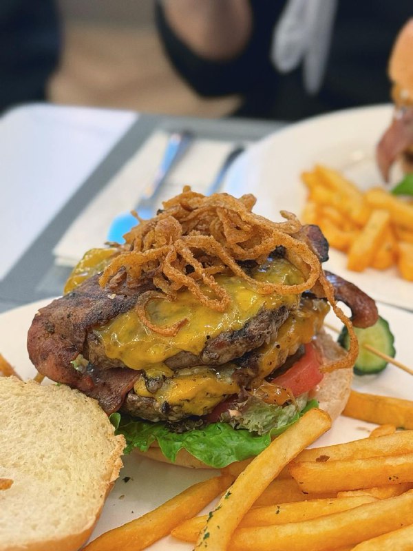 #Life #Food🥩 Slim's  Steak House斯利姆牛排餐厅 🥩📍 杭州·滨江区·滨江龙湖天街铂金岛 2 幢 2 楼 218 号💴 人均：¥120☝️ 今天介绍一家老店，说它是老店它也是新店