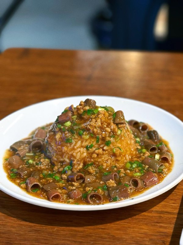 #Life #Food🥢 潮庭·大连海鲜·炭火烧烤·扇贝王(杭州店) 🥢📍 杭州·拱墅区· 河东路85号💴 人均：¥95在朝晖河东路打卡多年，竟然没留意布丁酒店这个院内还内有乾坤