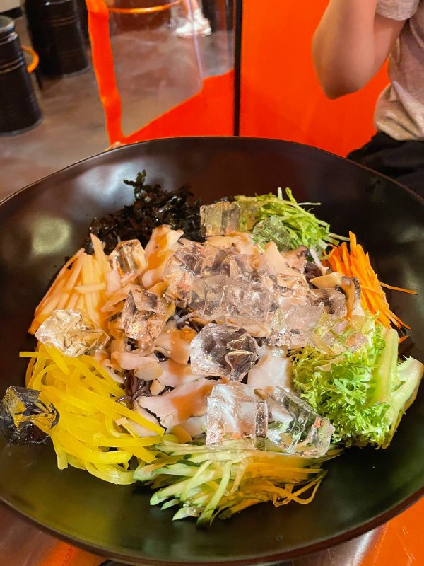 #Life #Food⭐️ 小李布车·韩式大排档 ⭐️📍 杭州 · 杭行路万达金街西入口4幢118号💰 人均：¥105万达金街一期东侧的第一家店，这家店原来是无限量大骨，就是在潘老板旁边