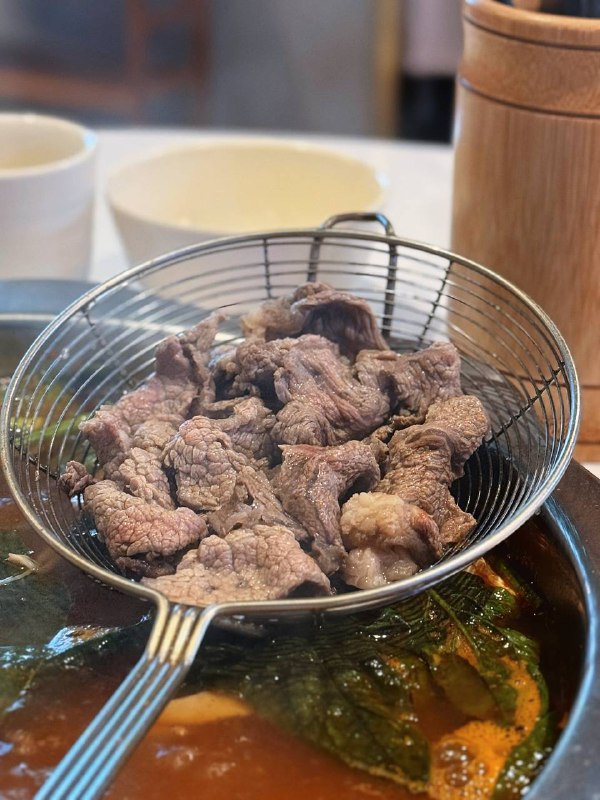 #Life #Food今天介绍一家黄牛肉火锅自助，在杭州的一众牛肉自助火锅大军中，我可以很负责的说无论是单说性价比还是肉的质量，都是天花板级别