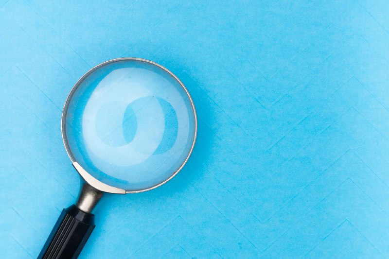 #Telegram #Fakeye频道已经来到 300 条推送了，这也给我这个频道主自己在找寻过往推送带来了不小的难度，毕竟 Telegram 对于中文分词搜索的体验也是一言难尽，所以搞一个搜索 bot 就不得不提上日程来了