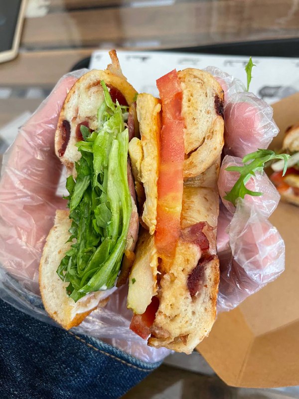 #Life #Food🎉 觅食探店主题回归 🎉通过昨天的投票，63% 的朋友还是希望能够恢复觅食探店主题，也有几位朋友表示就是因为这个主题才关注了不求甚解