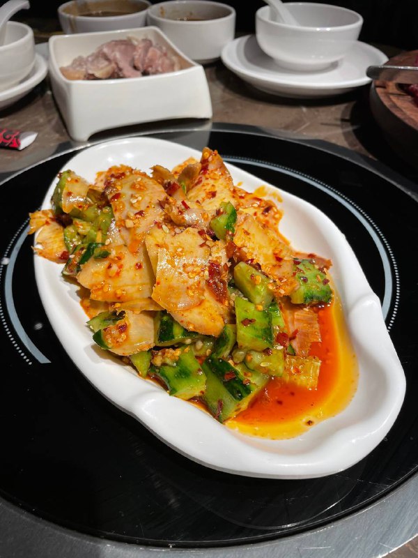 #Life #Food大家假期愉快！继续周日觅食！⭐️ 余阿福凉都黄牛肉火锅 ⭐️📍 杭州 · 文一路272号宋江村综合楼2楼202室（靠近大象城）💰 人均：¥98提到凉都牛肉火锅，我能想到三家，老余杭的凉都、树林，以及余阿福