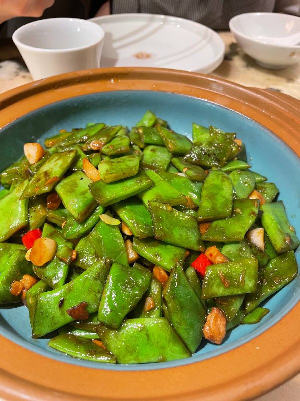 #Life #Food⭐️ 喜园妈妈菜（华夏之心店） ⭐️📍 杭州 · 景兴路与联创街交叉口华夏之心商场3楼301-304💰 人均：¥88喜园妈妈菜是一家衢州菜馆，在杭州有四家分店，价格适中味道不错