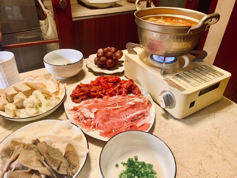 #Food #Life🍲 这个冬（shen）天（qiu）就在家吃火锅吧！天气越来越冷，在寻找美食的路上，不如自己寻购新鲜食材，做顿暖心的火锅吧