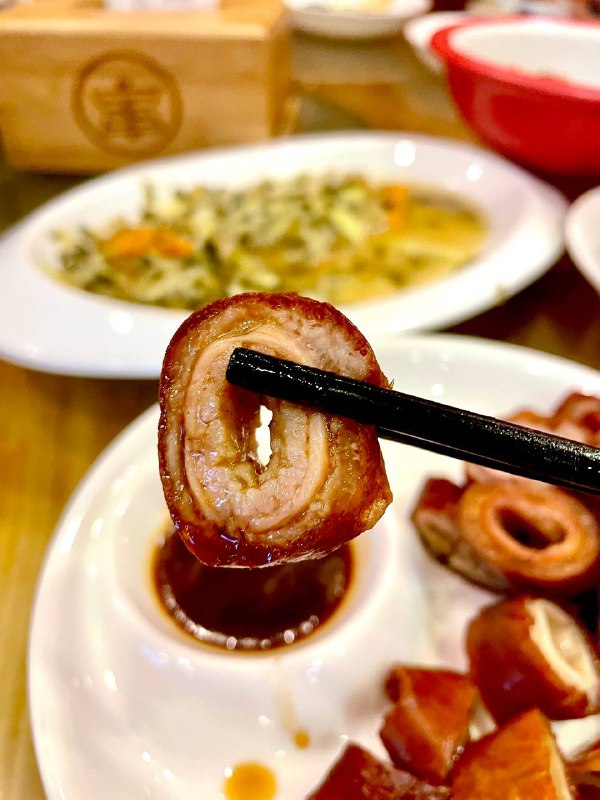 #Life #Food⭐️ 宝中宝食府（清泰街店） ⭐️📍 杭州 · 清泰街 224 号（靠近第六空间）这家店是老杭州的那种两层楼的酒楼风格，一楼大堂没有做的地方，里面的房间可以坐几桌客人