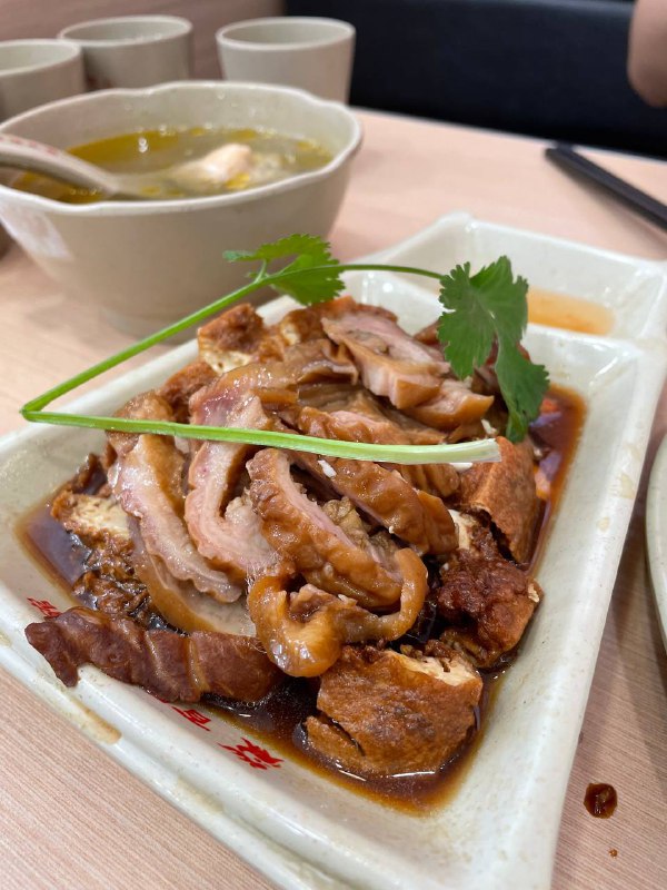 #Food #Life🦉 比起很高端很享受的餐厅，我其实更喜欢价格低廉，口味接地气的小馆子