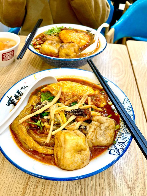 #Food #Life🦉 最近这两年螺蛳粉真的很火爆，从 李子柒的视频 开始，一直到现在各种柳州厂商带有地理绿标认证的预包装螺蛳粉，可谓是琳琅满目