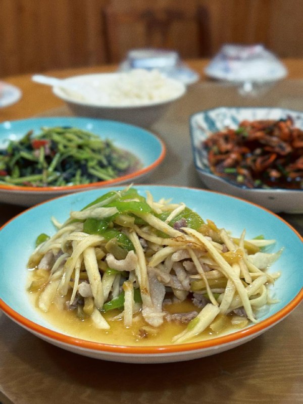 #Life #Food🥢 小满意饭店 🥢 📍 湖州·德清县· 新市镇古镇景区口💴 人均：¥50本地菜馆，座落在古镇的口子处，晚上开车过来，逛逛，顺便填饱肚子