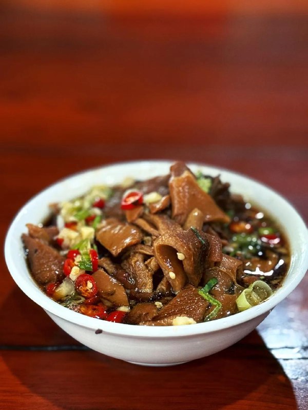 #Life #Food🍜 杭嘉湖地区的红烧羊肉面🚗 最近经常往返于德清和杭州之间，自然吃不到不少德清美食