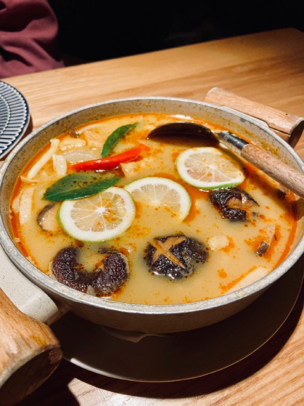 #Food #Life🦉 终于有空打卡一家心仪已久的创意菜餐厅了，今天的餐厅主打素食，看看素食能玩出什么花来吧