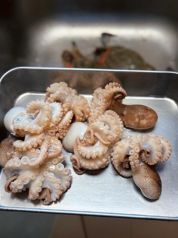 #Life #Food🦀 在家吃顿海鲜📦 上周老妈打电话过来说，五一青岛就要封海了，趁封海之前买点海鲜给我寄过来