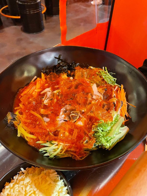 #Life #Food⭐️ 小李布车·韩式大排档 ⭐️📍 杭州 · 杭行路万达金街西入口4幢118号💰 人均：¥105万达金街一期东侧的第一家店，这家店原来是无限量大骨，就是在潘老板旁边
